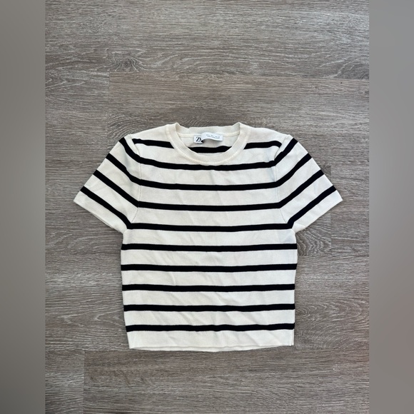 Zara EUC Cropped Knit Top T Shirt Sweater Striped Size L Short Sleeve Black Ecru - Picture 4 of 7